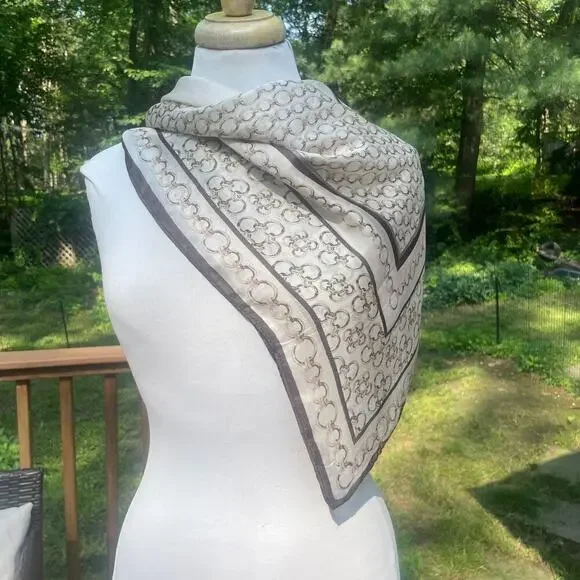 NWT! Dana Buchman Neutral Scarf Chain Motif