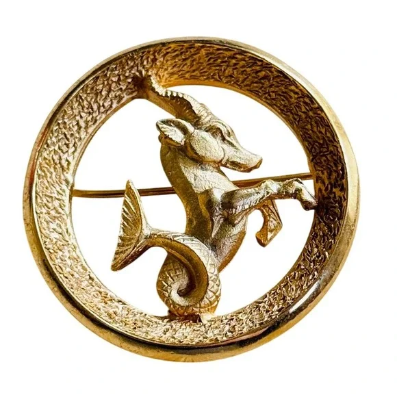 Crown Trifari VTG Capricorn Ram Zodiac Pin Brooch Signed estate Gold‎ Retro 60s