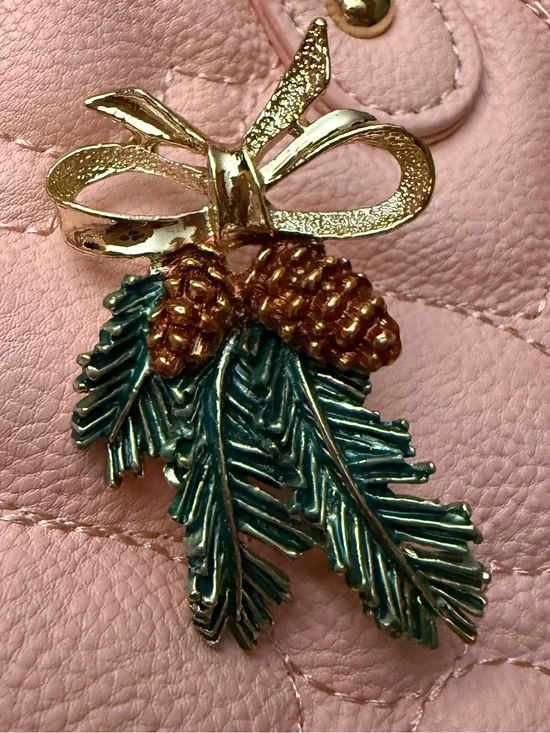 Gerry's Vintage Goldtone Bow Brooch with Green Enameled Pine