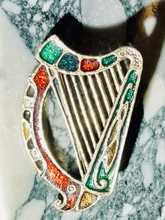 Musical 🪉 Harp Brooch Pin Celtic Green/Red/Blue/Yellow/Brown ‘Miracle’ Lo’