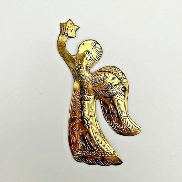 Vintage 70s Hammered Brass Angel Holding Star Ornament Art Christmas Jewelry Y2K