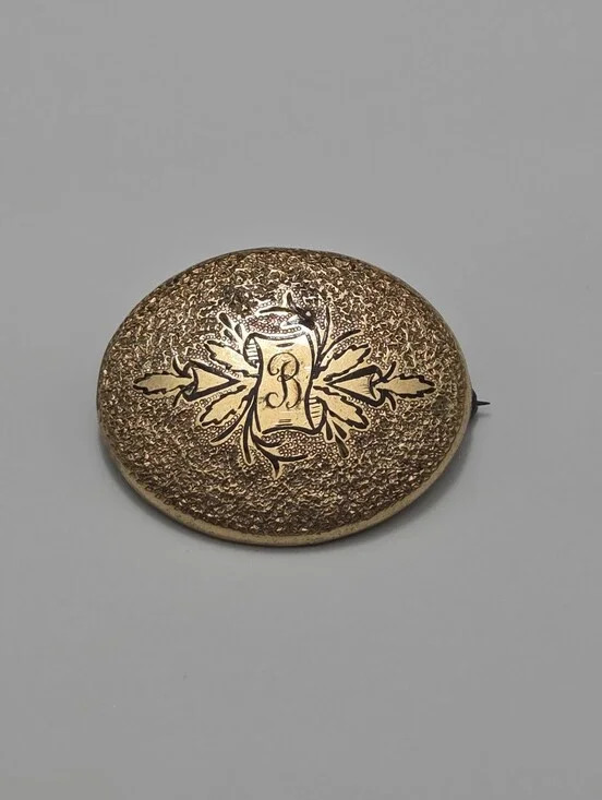 Antique Victorian Gold Filled Brooch With Taille d’Epargné Enamel Engraved 