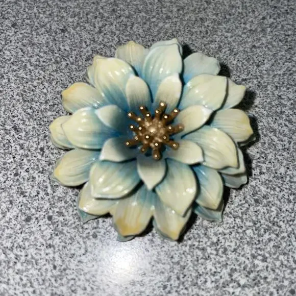 Vtg Crown Trifari Large Blue Flower Brooch With Goldtone Center