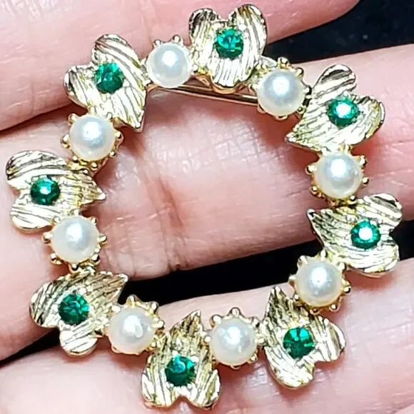 Heart Circle Green Rhinestone Faux Pearl Brooch Gold Tone Unsigned 1.5