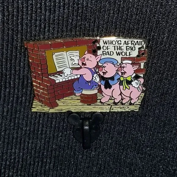 Disney Pin Three Little Pigs Who's Afraid of the Big Bad Wolf MMM VTG 2002 15352