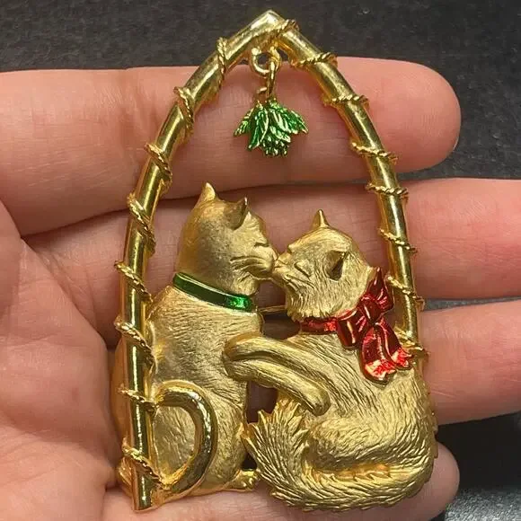 Jonette Jewelry Kissing Cats Mistletoe Pin Christmas Signed 2.5