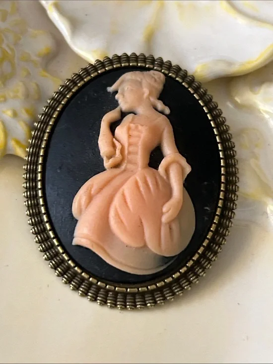 Vintage-Style Black and Peach Cameo Brooch