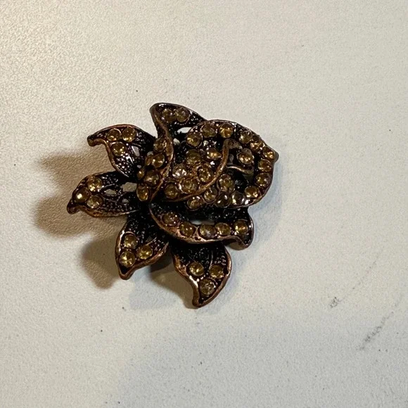 Floral Rhinestone Brooch‎ Pin Flower Gold Tone Decorative Jewelry