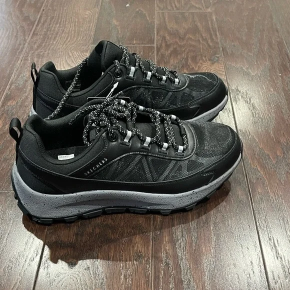Skechers Men Urbex Duraleather Mesh Charcoal Trim Memory Foam Sneaker Size 8 NEW