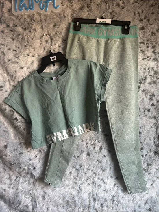 17.  Gymshark xs/s set 2 pc bundle