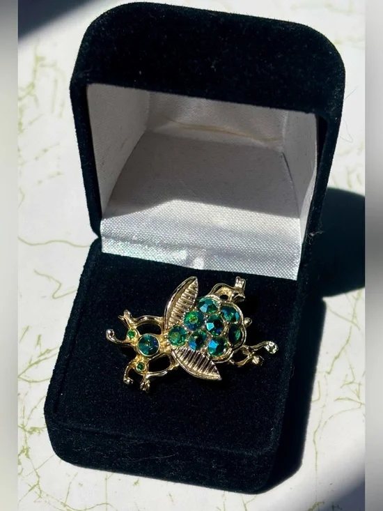 1950s Vintage Gold Tone Metal and Green Rhinestone Crystal Beetle Pin