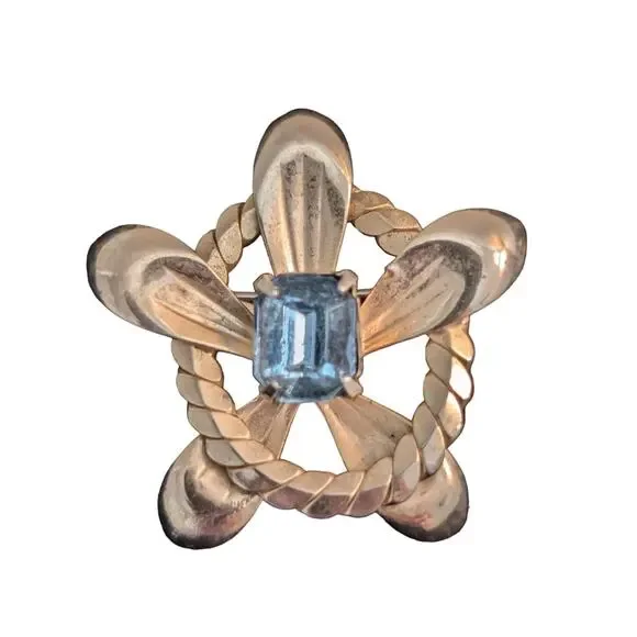 Vintage Gold Tone Emerald Cut Light Blue Stone Rope Flower Brooch