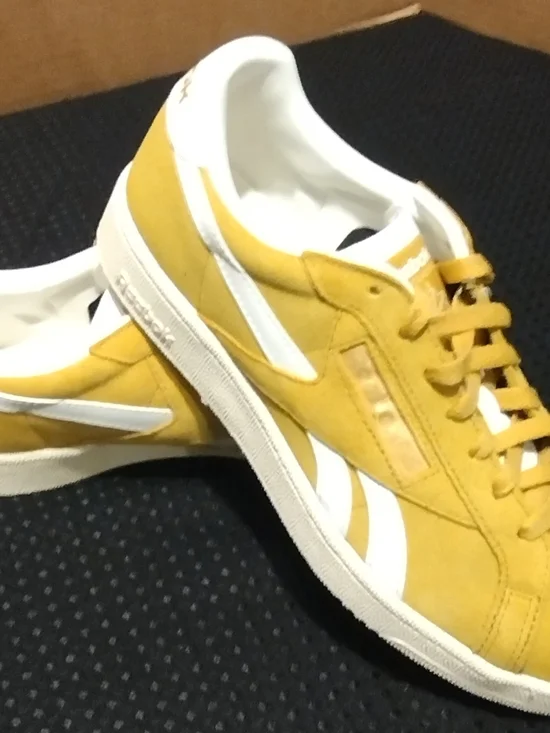 Reebok Classic Club Tennis Shoes Size 9 Heritage Gold Suede