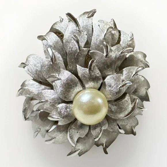 Vintage CROWN TRIFARI Brooch Gold Tone w/Faux Pearls Multi Layers Flower EUC