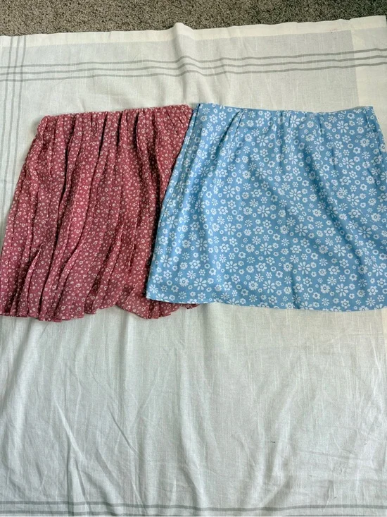 Hollister Floral Mini Skirt Bundle Medium Blue Pink EUC Lot of 2