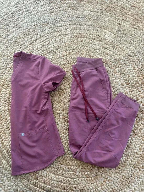 Fabletics Women's Mauve Active Top and Jogger Set