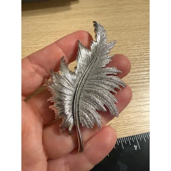 Monet Vintage Silver Tone Large Leaf Brooch Textured Feather‎ Statement Pin