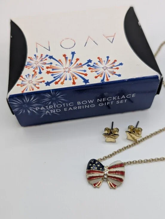 Avon 2012 Patriotic Bow Necklace & Star Earrings  Set Goldtone