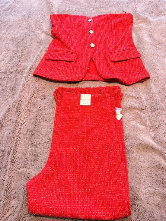 Women Red Knit Two-Piece Set - Strapless top and cropped pants Brand: maeve