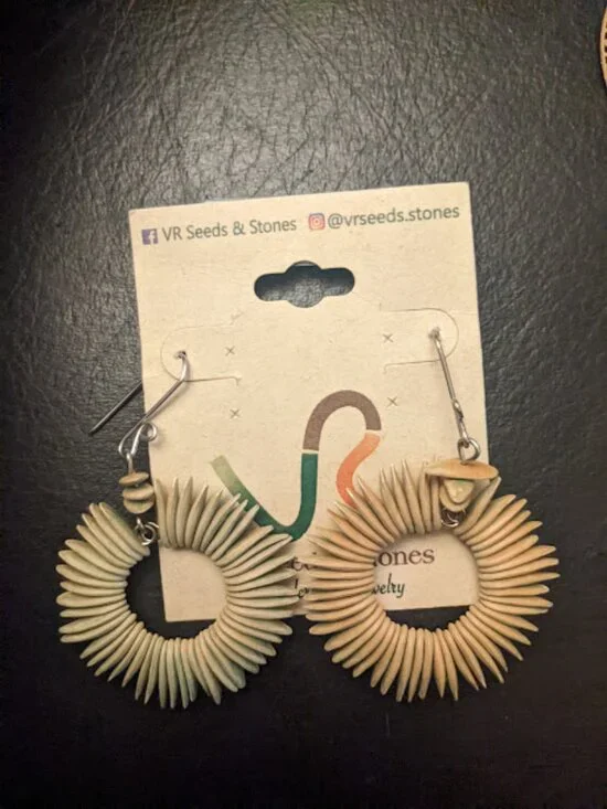 VR Seeds and Fruits - Melon Seed Hoop Earrings