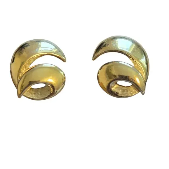 Vintage‎ Crown Trifari Goldtone Swirl Great Gatsby Clip On Stud Huggie Earrings