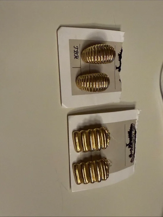 Gold Ribbed Clip-On Earrings - Classic Women's Jewelry - 2 pair