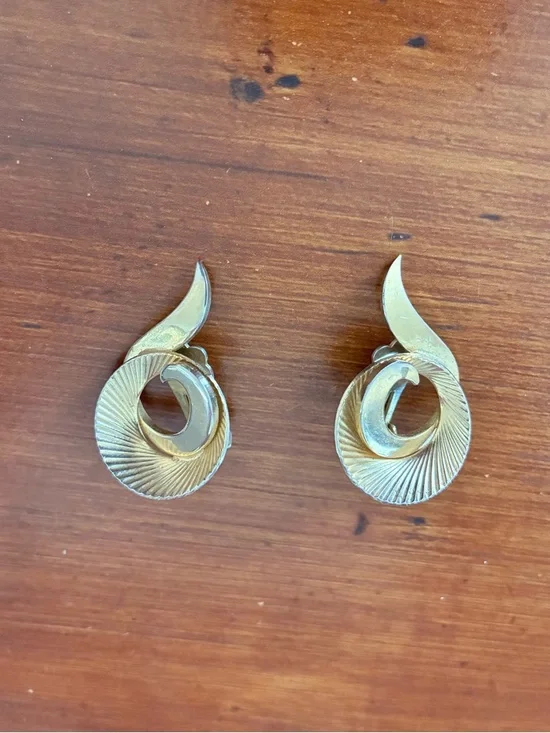 Vintage Coro MCM Gold Tone Clip Earrings