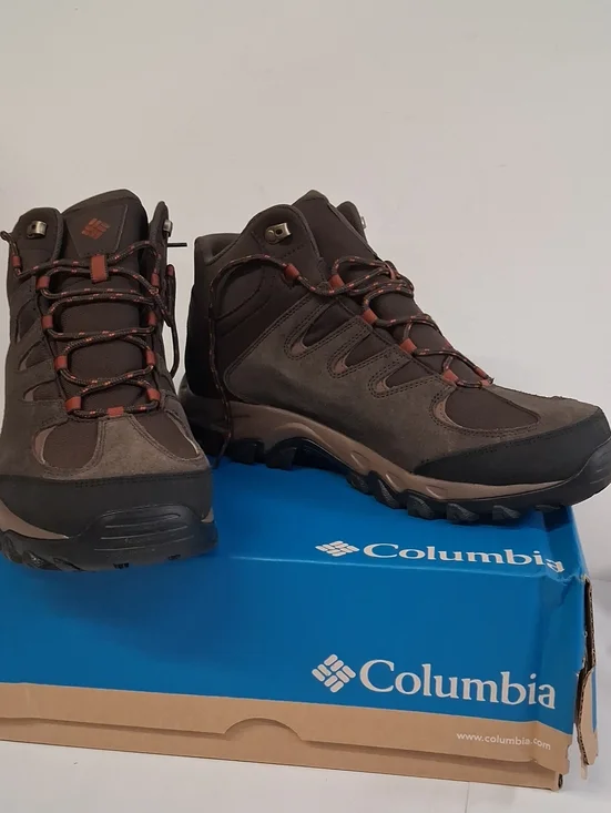 NWT Mens Columbia Outlander Crest Waterproof Boots