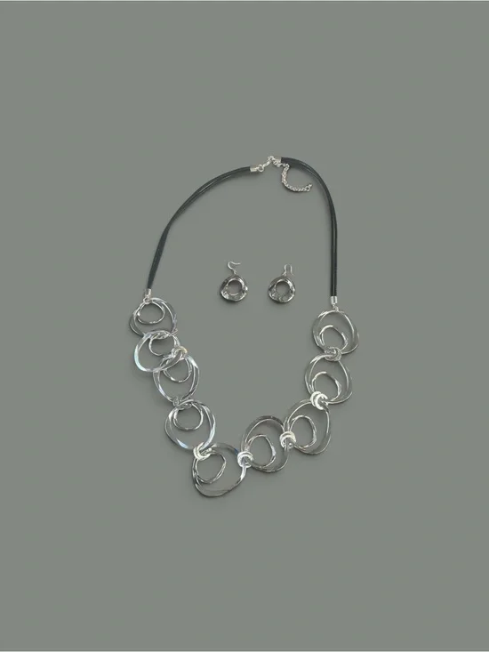 Silver Tone Interlinked Circle Necklace and Earring Set