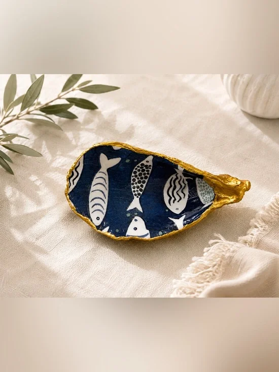 Decorative Fish Pattern Natural Oyster Trinket Dish in Navy and Gold