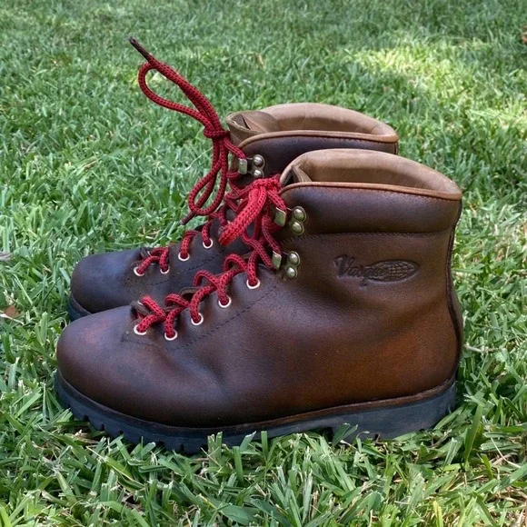 Vasque Vintage Brown Leather Hiking Boots Mens 8.5 Red Laces 7515 Lug Sole
