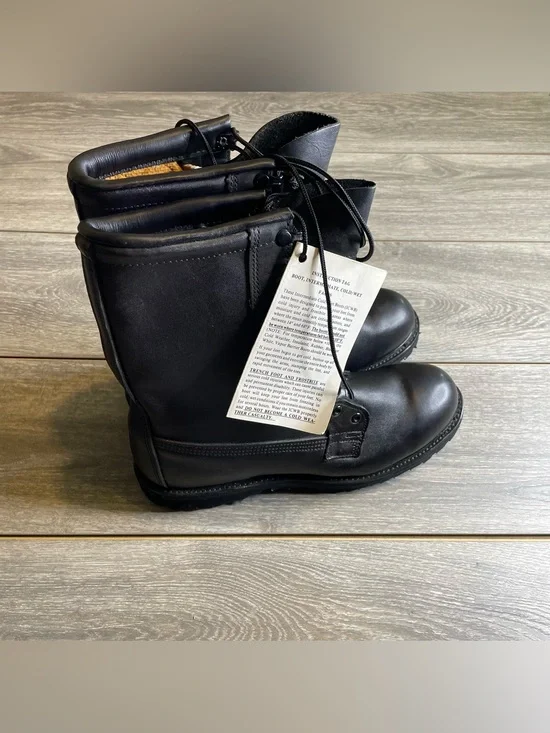 Vintage US Military Intermediate Cold Wet Boot Black Leather Vibram Sz 10.5N
