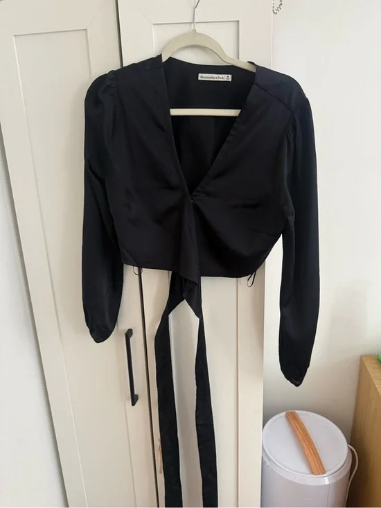 Abercrombie & Fitch Black Long-Sleeve Wrap Crop Top with Front Ties