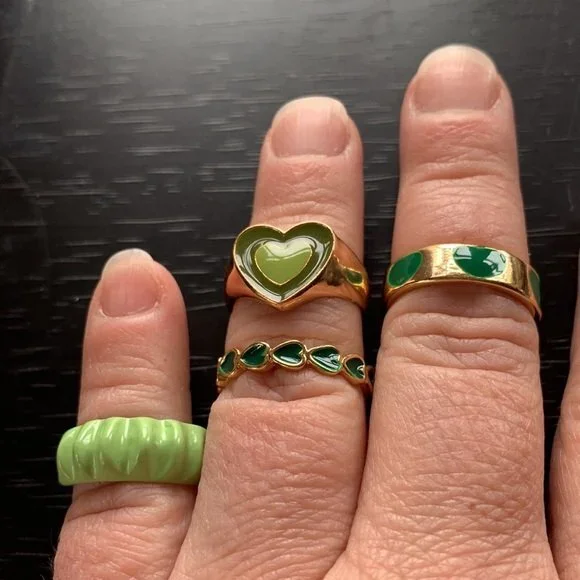 Set of 4 Green Heart Rings