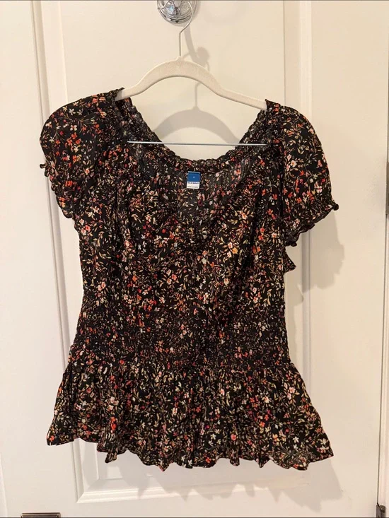 Old Navy Black Floral Smocked Peplum Short Sleeve Top