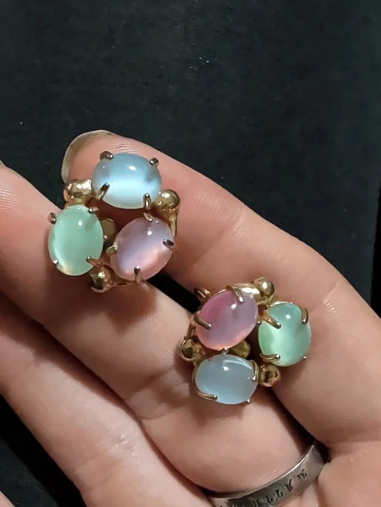 1940s Gold-Tone Pastel Cats Eye Glass Cabochon Cluster Screwback Earrings
