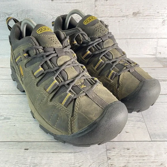 KEEN Boots Targhee 2 Mens 8.5 Cascade Brown Mid Waterproof Trail Hiking Mountain