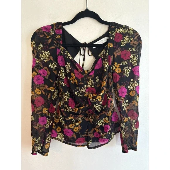 ASTR Blouse Black Floral Rouched Front Puff Sleeve Tie Back Size XS‎
