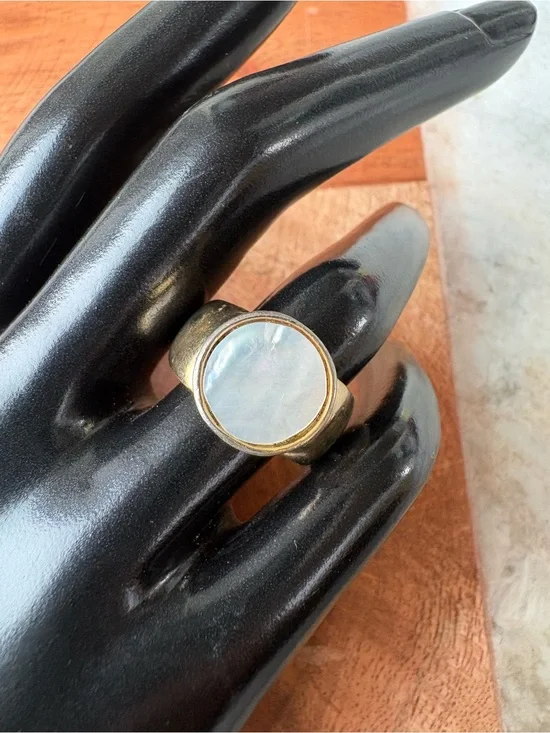 Vintage Gold-Tone Mother of Pearl Round Statement Ring - Size 7.75