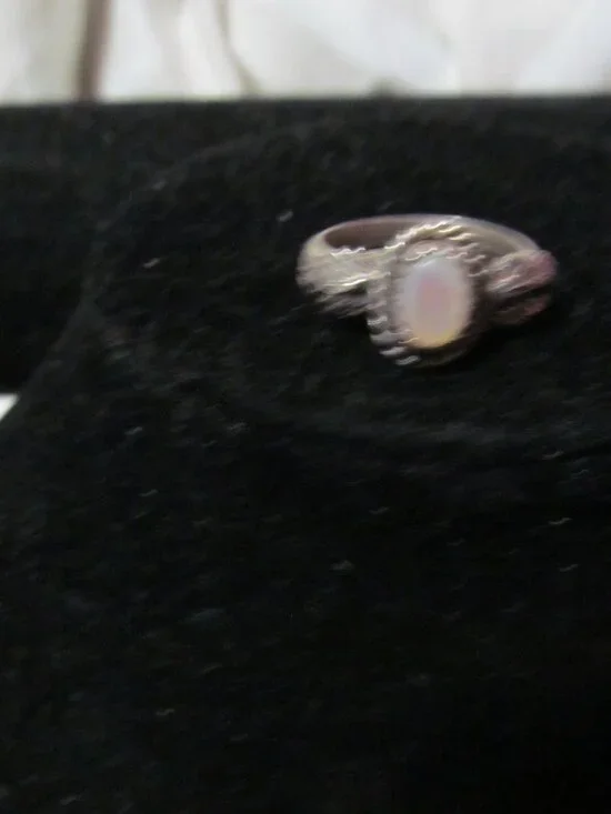 Sterling silver ring with mother of pearl