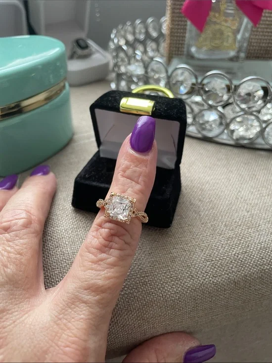 ✨Gold Halo Cushion-Cut Engagement Ring with Clear Center Stone Size 6.5✨NEW