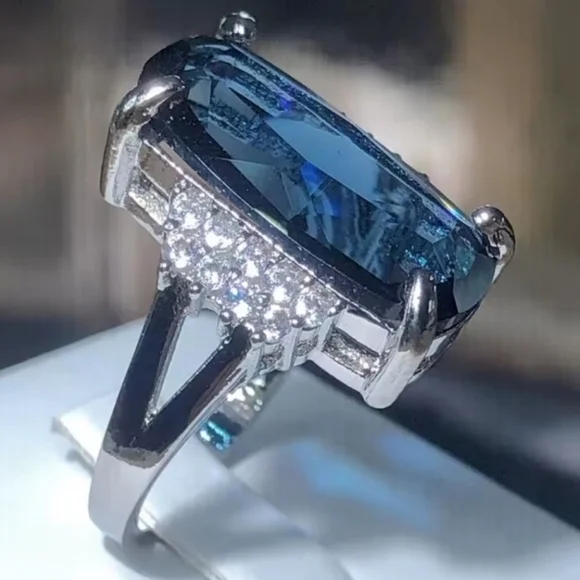 Elegant 925 Sterling Silver and Blue Gemstone Ring Sz 10
