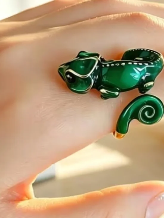Green Gecko Adjustable Ring