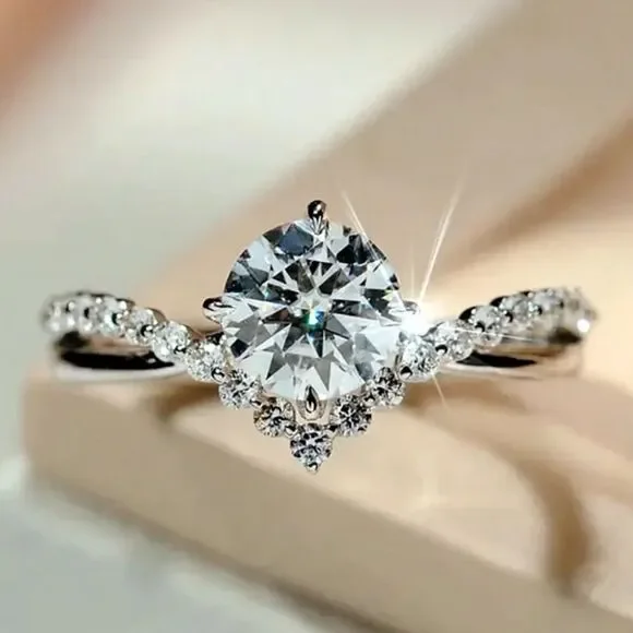 Elegant Simulated Diamonds  exquisitely Designed Women's Wedding Ring