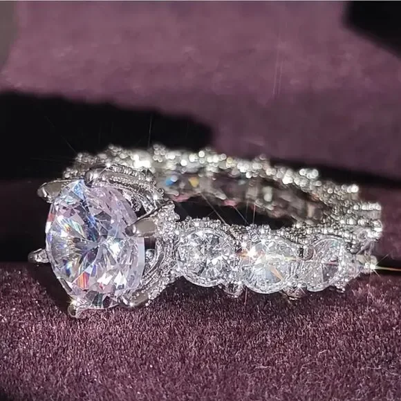 Ladies Luxury sparkling diamond  wedding ring sz 10