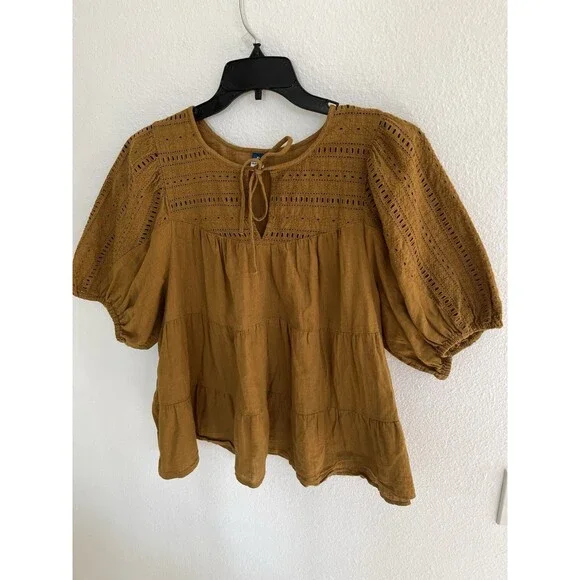Old Navy Eyelet Lace Tie Neck Womens Top XL Honey Gold Brown Cotton Tiered Boho