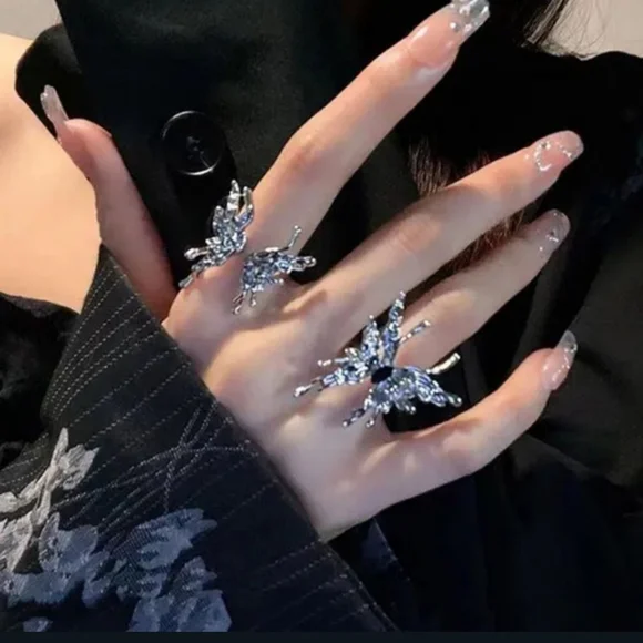 NWT Adorable Boho Silver Exaggerated Butterfly Adjustable Set Of Two Rings!!