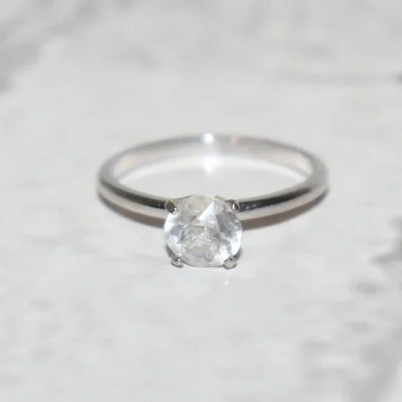 💍 Beautiful Silver & CZ Solitaire Ring – Size 9.25 Classic Sparkle · Sleek