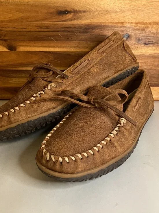 Minnetonka Men's Tie Tread Moccasins Brown Ruff Suede Size 9 NWOB Slip On Loafer
