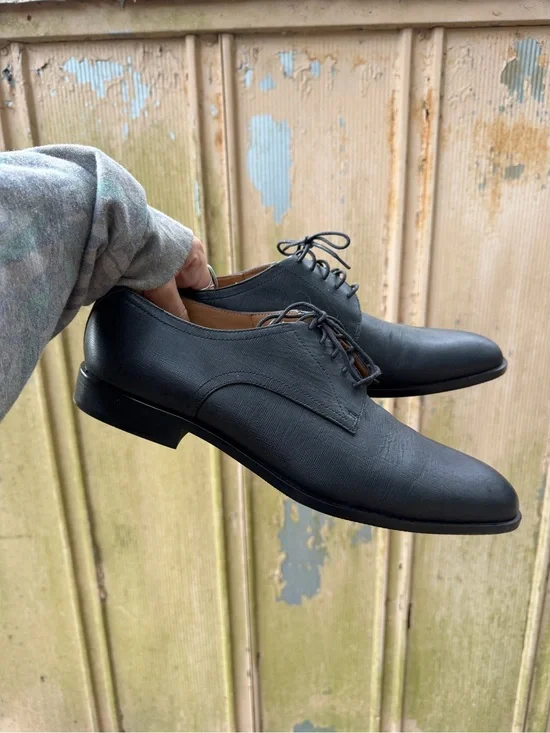 NEW never worn HUGO BOSS Leather Derby textured shoes. Size 11.